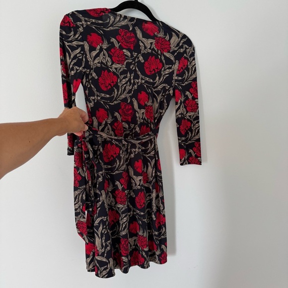 Banana Republic Red and Black Floral Long Sleeve Wrap Dress Petite XXS - Picture 7 of 7